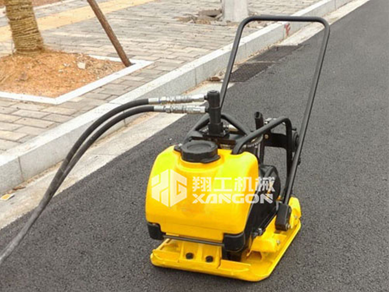 液(ye)壓平(ping)闆夯(ben)