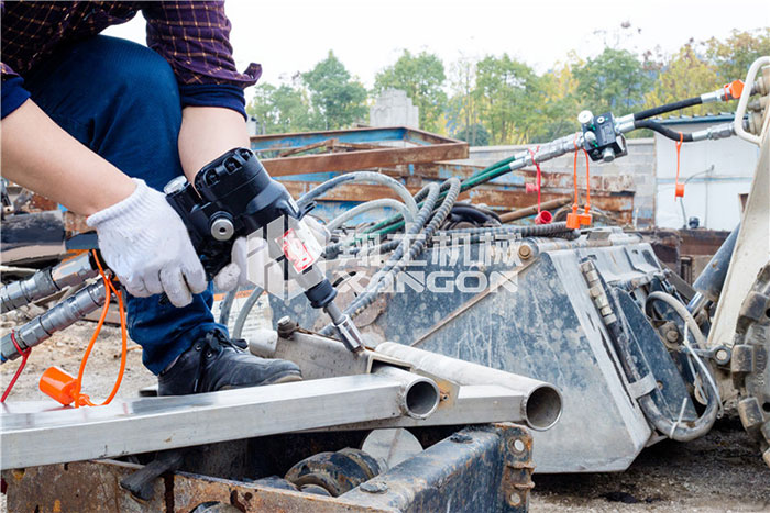 液(ye)壓沖(chong)擊扳(ban)手